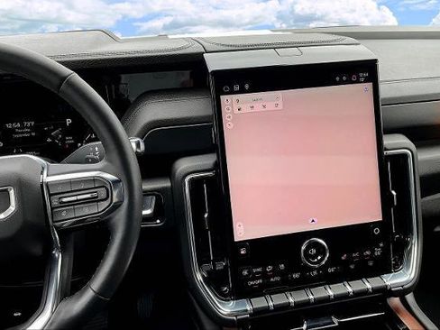 Used 2025 GMC Yukon XL Denali image 9