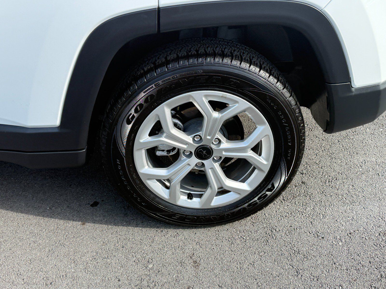 Used 2025 Jeep Compass Latitude AWD/4WD image 10