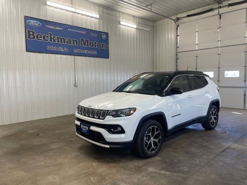 Used 2024 Jeep Compass Limited image 1