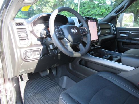 Used 2025 RAM 2500 Big Horn AWD/4WD image 17