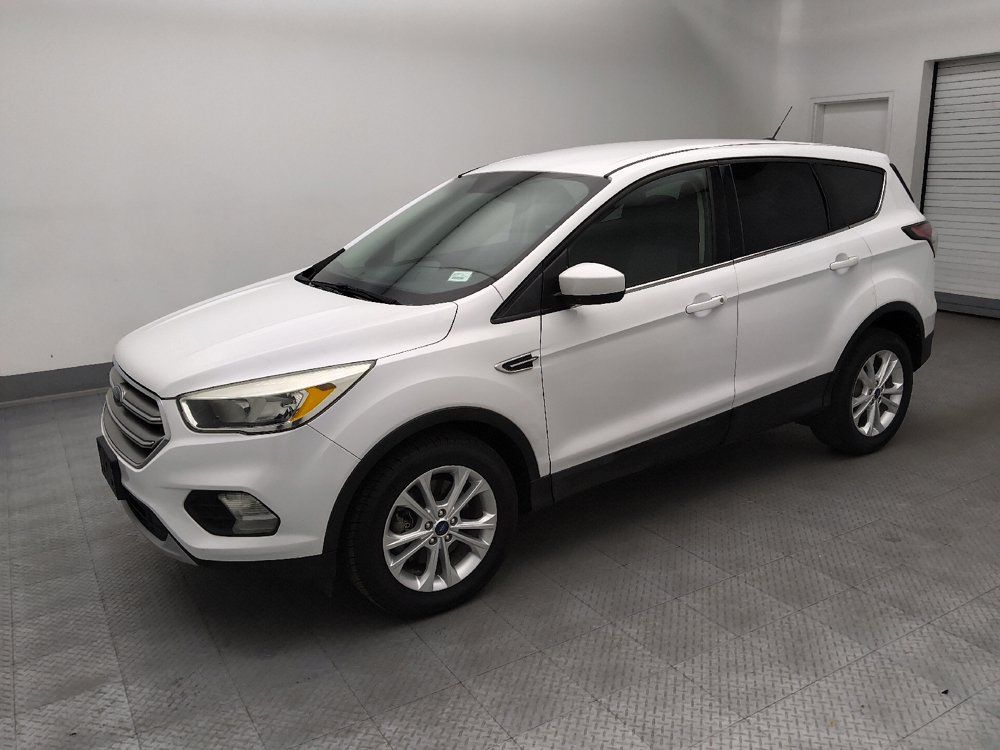 Used 2017 Ford Escape SE FWD image 2