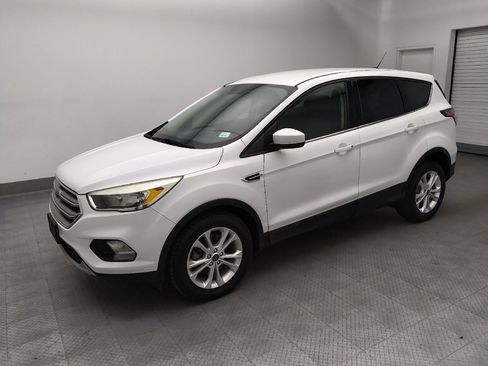Used 2017 Ford Escape SE FWD image 2