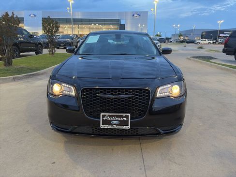 Used 2023 Chrysler 300 Touring w/ Sport Appearance Package RWD image 8