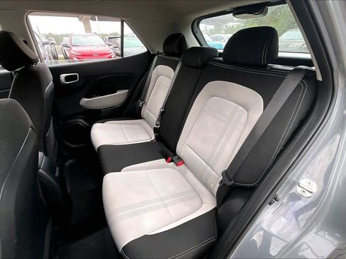 Used 2020 Hyundai Venue SEL FWD image 19