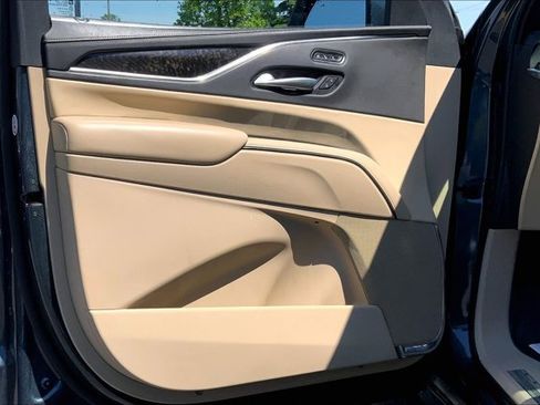 Used 2021 Cadillac Escalade Premium Luxury AWD/4WD image 22