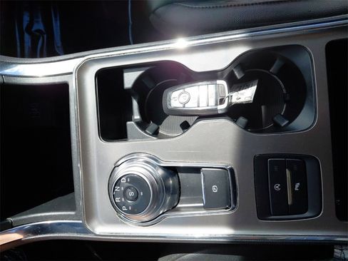 Used 2024 Ford Edge Titanium image 17