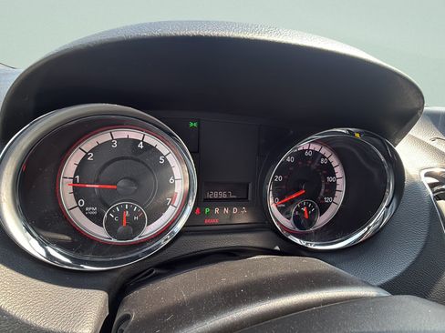 Used 2020 Dodge Grand Caravan SXT FWD image 17