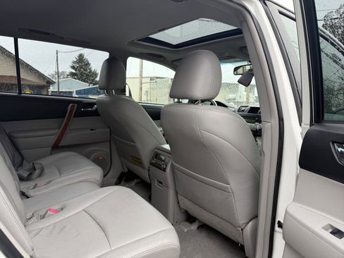 Used 2009 Toyota Highlander Limited AWD/4WD image 19