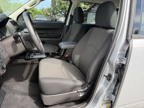 Used 2010 MAZDA Tribute i Sport image 9