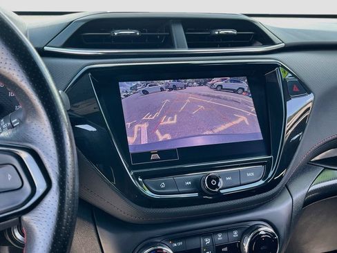 Used 2021 Chevrolet TrailBlazer RS w/ Technology Package FWD image 13