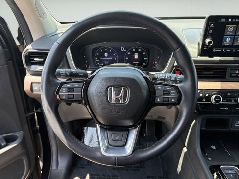 Used 2025 Honda Pilot Elite image 24