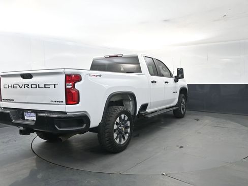 Used 2021 Chevrolet Silverado 2500 Custom w/ Custom Value Package AWD/4WD image 5