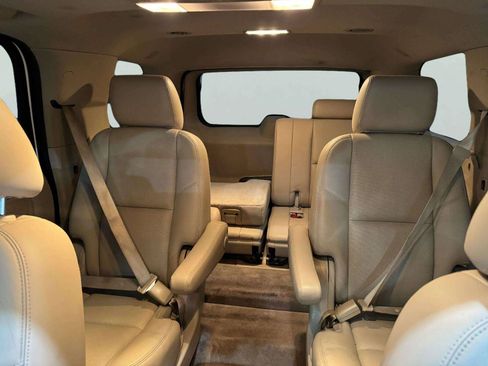 Used 2012 Cadillac Escalade Luxury AWD/4WD image 43