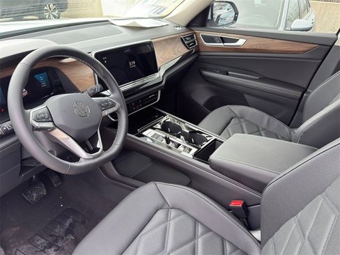New 2026 Volkswagen Atlas SE image 11