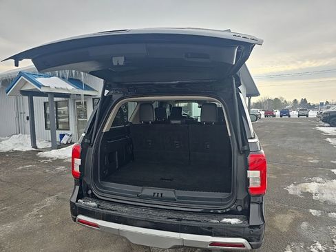 Used 2024 Ford Expedition Max XLT image 10