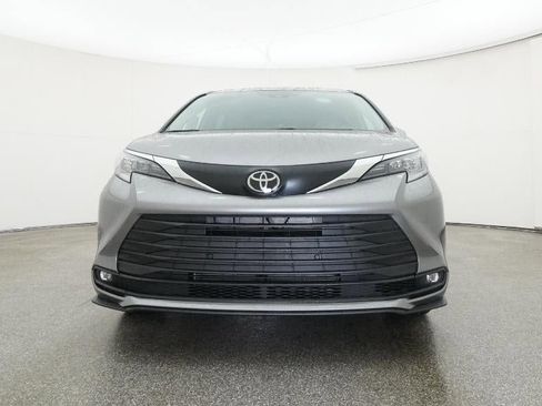 New 2026 Toyota Sienna XLE image 31