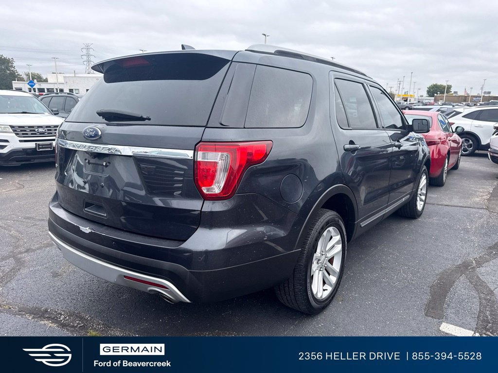 Used 2017 Ford Explorer XLT w/ Equipment Group 201A FWD image 4