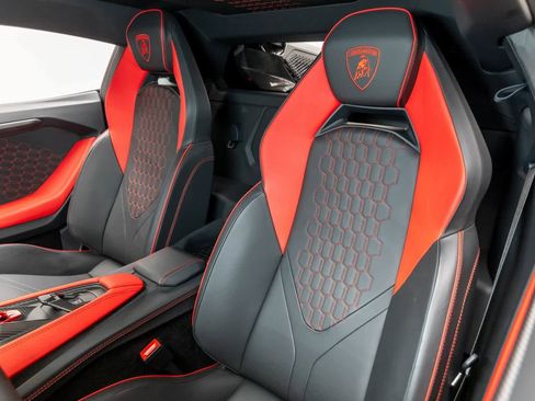 Used 2024 Lamborghini Revuelto image 12