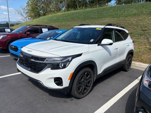 Used 2024 Kia Seltos X-Line AWD/4WD image 3
