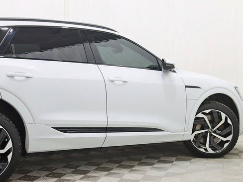 Used 2024 Audi Q8 e-tron Prestige image 10