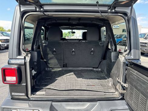 Used 2019 Jeep Wrangler Unlimited Sahara AWD/4WD image 23
