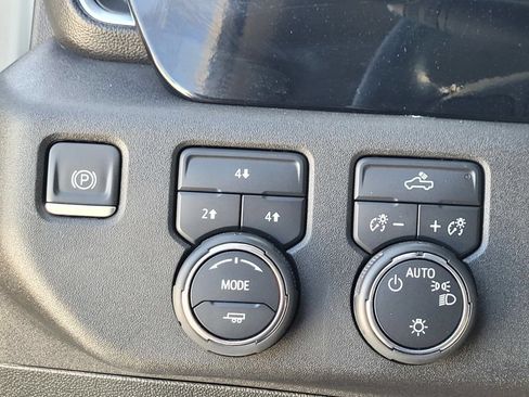 Used 2024 Chevrolet Silverado 2500 LT AWD/4WD image 25