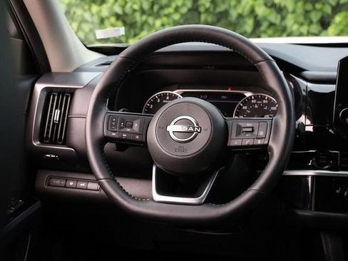 Certified 2025 Nissan Pathfinder SL FWD image 25
