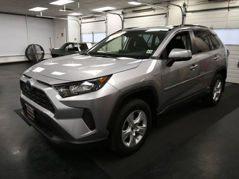 Certified 2019 Toyota RAV4 LE image 3