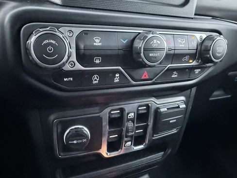 Used 2023 Jeep Wrangler Sport S image 17