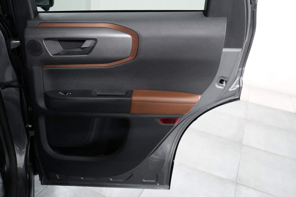 Certified 2025 Ford Bronco Sport Outer Banks w/ Outer Banks Tech Package+ AWD/4WD image 31