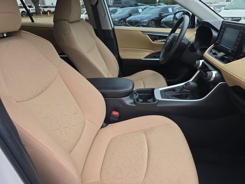 Used 2021 Toyota RAV4 XLE FWD image 10
