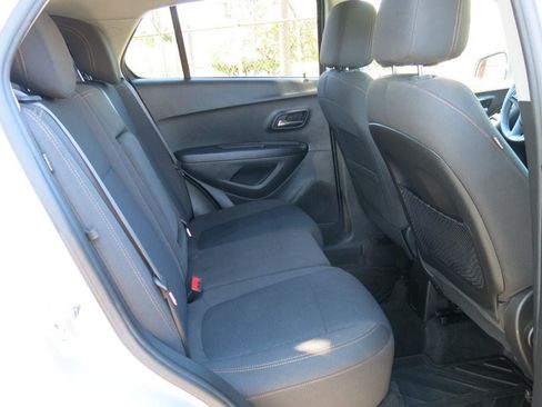 Used 2022 Chevrolet Trax LS w/ Tint and Cruise Package AWD/4WD image 16
