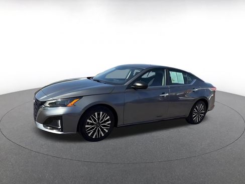 Used 2025 Nissan Altima 2.5 SV FWD image 8