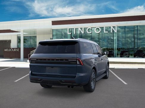 New 2026 Lincoln Navigator Premiere image 8