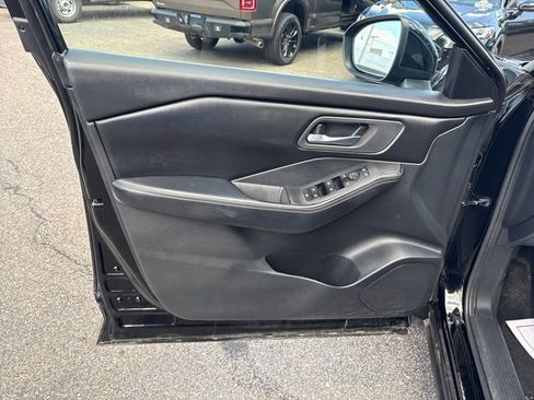 Used 2024 Nissan Rogue SV AWD/4WD image 7