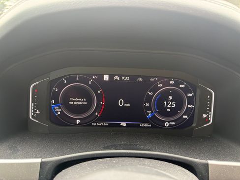 Used 2022 Volkswagen Atlas Cross Sport SEL R-Line AWD/4WD image 14
