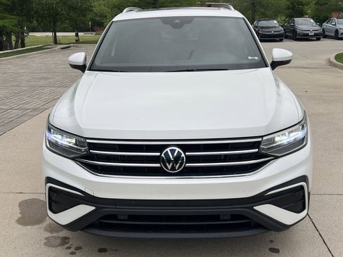 Certified 2023 Volkswagen Tiguan SE w/ Panoramic Sunroof Package FWD image 3