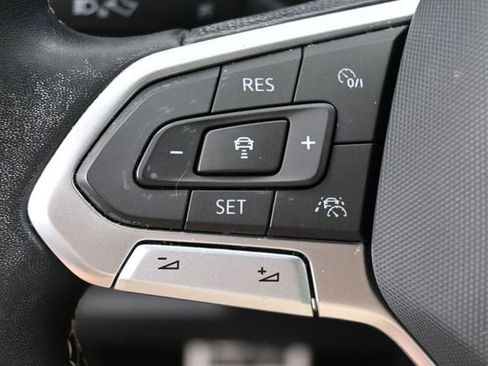 Used 2023 Volkswagen Tiguan SE R-Line FWD image 17
