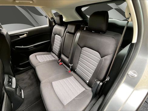 Certified 2022 Ford Edge SE w/ Black Appearance Package AWD/4WD image 26