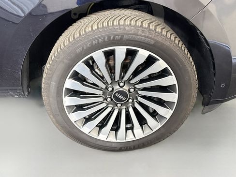 Used 2019 Lincoln Navigator Reserve w/ Cargo Package AWD/4WD image 32