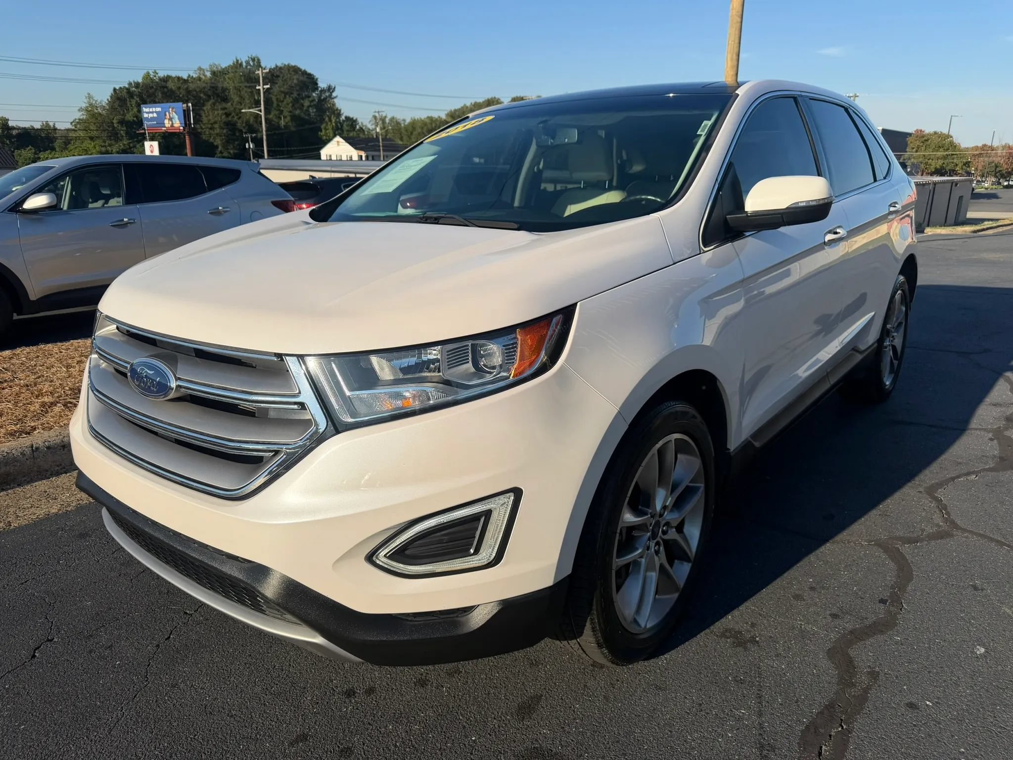 Used 2018 Ford Edge Titanium w/ Equipment Group 301A FWD image 3