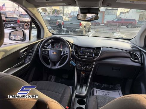 Used 2021 Chevrolet Trax LS w/ Tint and Cruise Package image 18