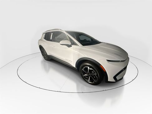 New 2026 Chevrolet Equinox EV LT image 2