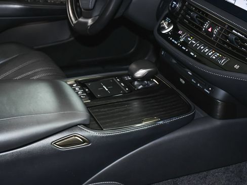 Used 2022 Lexus LS 500h AWD w/ Luxury Package image 70