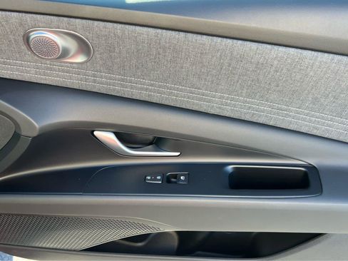 Certified 2026 Hyundai Elantra Limited FWD image 17