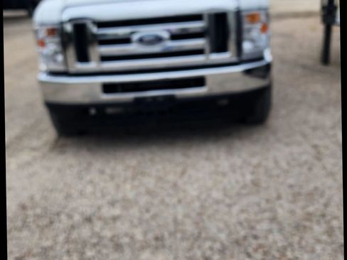 Used 2024 Ford E-350 and Econoline 350 Super Duty w/ Power Windows & Locks Group RWD image 4
