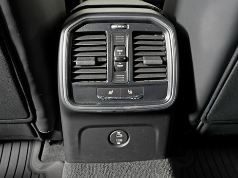 Used 2023 Porsche Macan Turbo image 34