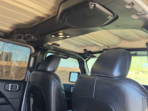 Used 2020 Jeep Gladiator Overland image 16