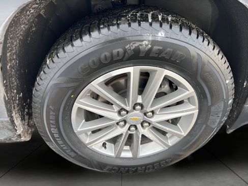 Used 2023 Chevrolet Traverse LT image 40