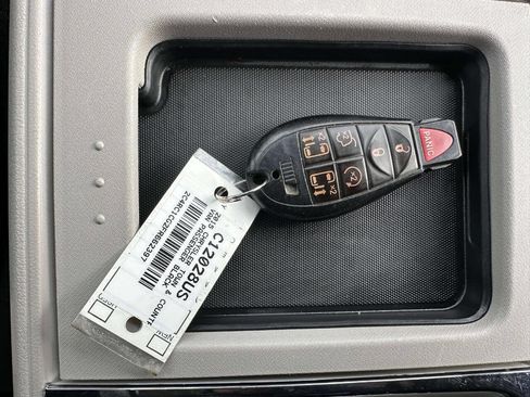 Used 2015 Chrysler Town & Country Touring-L w/ Driver Convenience Group image 22